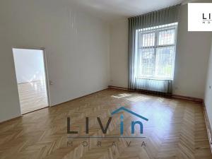 Pronájem obchodního prostoru, Olomouc, Palachovo nám., 122 m2
