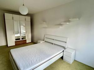 Pronájem bytu 2+1, Kroměříž, Velehradská, 56 m2