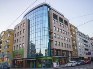 Pronájem kanceláře, Praha - Karlín, Sokolovská, 396 m2