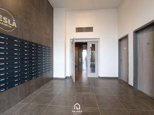Pronájem bytu 1+kk, Praha - Hloubětín, Poděbradská, 32 m2