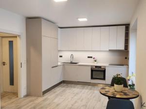 Prodej bytu 1+kk, Zlín - Malenovice, Pod Hradem I, 32 m2