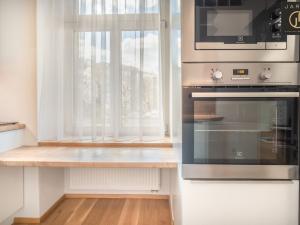 Pronájem bytu 2+kk, Praha - Bubeneč, Korunovační, 60 m2