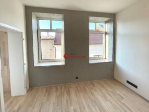 Pronájem bytu 2+kk, Hořice, Sladkovského, 33 m2