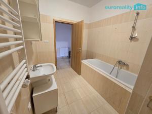 Pronájem bytu 2+kk, Beroun - Beroun-Město, V Zahradách, 65 m2
