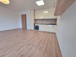 Pronájem bytu 1+kk, Hradec Králové - Nový Hradec Králové, Průběžná, 41 m2