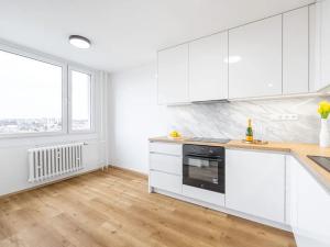 Prodej bytu 3+kk, Praha - Kobylisy, Frýdlantská, 70 m2