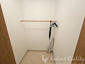 Pronájem bytu 1+kk, Praha - Hloubětín, Nademlejnská, 40 m2