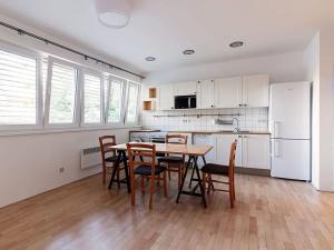 Pronájem bytu 2+kk, Praha - Holešovice, U městských domů, 45 m2