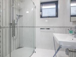 Prodej obchodního prostoru, Zeleneč, Jitrocelová, 150 m2
