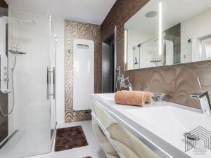 Prodej obchodního prostoru, Zeleneč, Jitrocelová, 150 m2