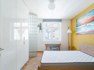 Pronájem bytu 2+kk, Praha - Holešovice, U smaltovny, 50 m2