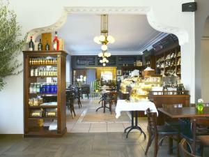 Pronájem restaurace, Praha - Nusle, Ostrčilovo náměstí, 353 m2