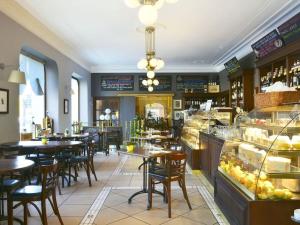 Pronájem restaurace, Praha - Nusle, Ostrčilovo náměstí, 353 m2