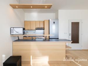 Pronájem bytu 2+kk, Praha - Michle, Novobohdalecká, 49 m2