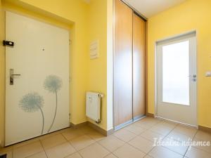 Pronájem bytu 2+kk, Praha - Michle, Novobohdalecká, 49 m2