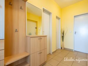 Pronájem bytu 2+kk, Praha - Michle, Novobohdalecká, 49 m2