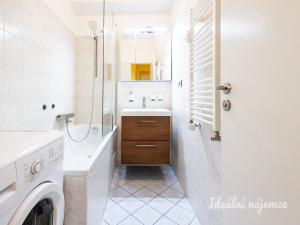 Pronájem bytu 2+kk, Praha - Michle, Novobohdalecká, 49 m2