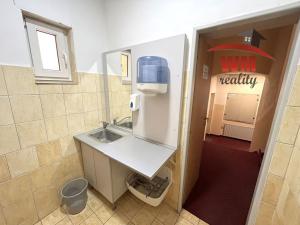 Prodej komerční nemovitosti, Karlovy Vary - Stará Role, Závodu míru, 700 m2