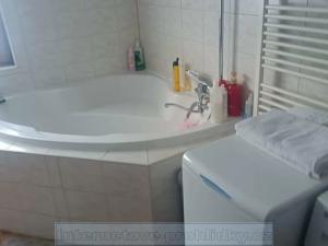 Pronájem bytu 3+1, Praha - Strašnice, Nad Primaskou, 100 m2