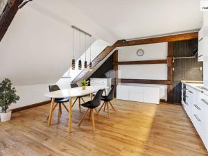 Prodej atypického bytu, Chrastava, náměstí 1. máje, 156 m2