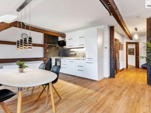 Prodej atypického bytu, Chrastava, náměstí 1. máje, 156 m2