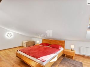 Prodej atypického bytu, Chrastava, náměstí 1. máje, 156 m2