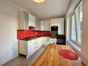 Pronájem bytu 2+1, Praha - Hloubětín, Poděbradská, 54 m2
