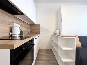Pronájem bytu 1+kk, Praha - Smíchov, Plzeňská, 20 m2