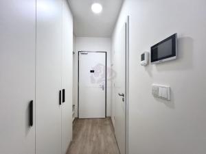 Pronájem bytu 1+kk, Praha - Smíchov, Plzeňská, 20 m2