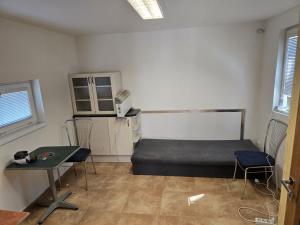 Prodej výrobních prostor, Kladno, Huťská, 200 m2