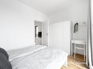 Pronájem bytu 2+kk, Praha - Kyje, Za černým mostem, 37 m2