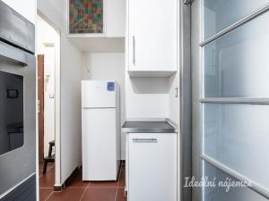 Pronájem bytu 1+1, Praha - Vršovice, Jakutská, 44 m2