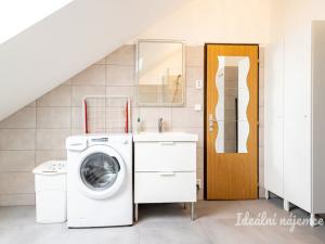 Pronájem bytu 1+1, Praha - Žižkov, Roháčova, 40 m2