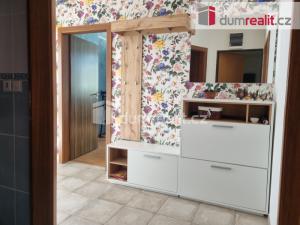 Prodej bytu 3+1, Lošany, 80 m2
