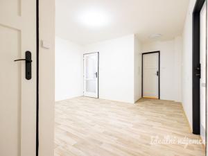 Pronájem bytu 2+1, Praha - Žižkov, Jeseniova, 80 m2