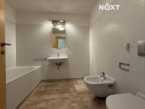 Pronájem bytu 3+kk, Praha - Vysočany, Podnádražní, 102 m2
