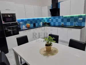 Prodej bytu 3+1, Karlovy Vary, 77 m2