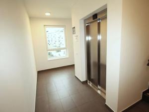 Pronájem bytu 1+kk, Praha - Hloubětín, Saarinenova, 32 m2