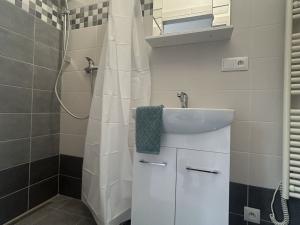 Pronájem bytu 1+1, Praha - Strašnice, Královická, 35 m2