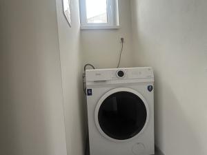 Pronájem bytu 1+1, Praha - Strašnice, Královická, 35 m2