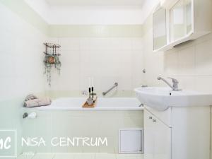 Pronájem bytu 3+1, Praha - Bohnice, Kostřínská, 72 m2
