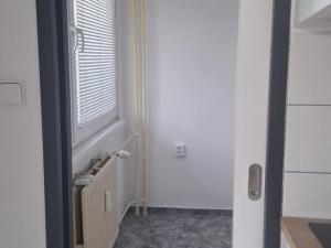 Pronájem bytu 1+kk, Pardubice - Polabiny, Bělehradská, 36 m2