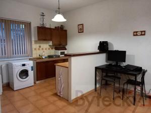 Pronájem bytu 1+kk, Praha - Stodůlky, Živcových, 26 m2