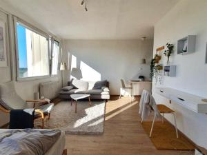 Pronájem bytu 1+kk, Praha - Vokovice, Tobrucká, 32 m2