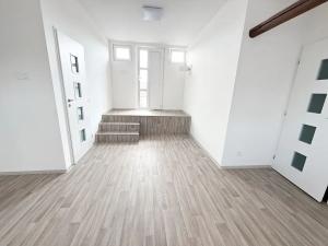 Pronájem bytu 2+kk, Praha - Horní Počernice, Běluňská, 40 m2