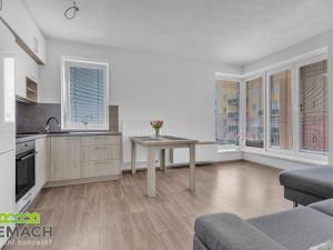 Pronájem bytu 2+kk, Uherské Hradiště - Sady, Jabloňová, 52 m2