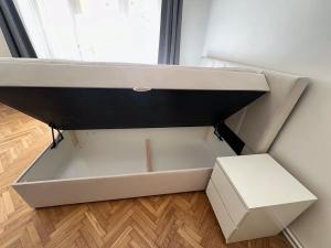 Pronájem bytu 1+kk, Praha - Vinohrady, Mánesova, 42 m2
