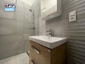 Pronájem bytu 1+kk, Plzeň, Koterovská, 48 m2