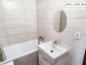 Pronájem bytu 2+1, Jihlava, Březinova, 58 m2