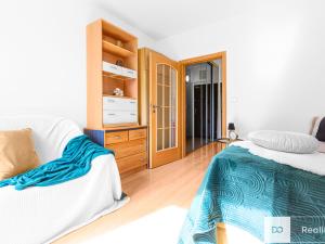 Prodej bytu 2+1, Praha - Hlubočepy, Lamačova, 46 m2